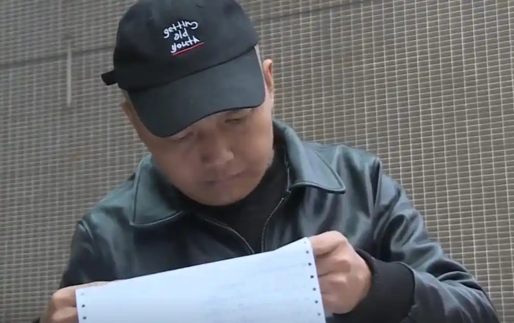 Người đàn ông mang 3,2 tỷ đền bù đất đi gửi tiết kiệm, lúc bị ung thư đến rút phát hiện còn 5.000 đồng, ngân hàng: “Chính anh chuyển tiền đi”- Ảnh 1. Người đàn ông mang 3,2 tỷ đền bù đất đi gửi tiết kiệm, lúc bị ung thư đến rút phát hiện còn 5.000 đồng, ngân hàng: “Chính anh chuyển tiền đi”- Ảnh 1.