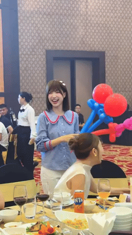 Hoà Minzy dẫn Bo Thúi đến dự sinh nhật con trai Quang Hải, chiếm spotlight với visual Hoà Minzy dẫn Bo Thúi đến dự sinh nhật con trai Quang Hải, chiếm spotlight với visual