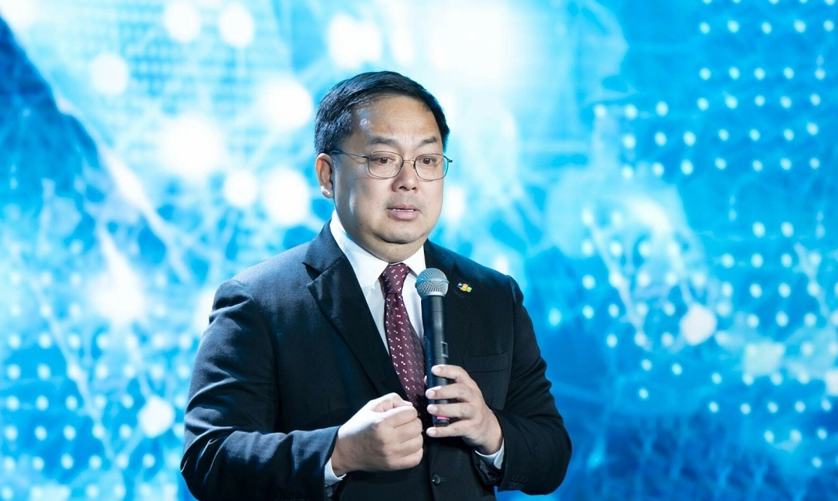 Sinh viên hỏi xoáy "Các chuyên gia AI làm gì khi bị mất điện", ông Hoàng Nam Tiến đứng ngồi không yên, phải xuống gặp tận nơi để trả lời- Ảnh 1. Sinh viên hỏi xoáy "Các chuyên gia AI làm gì khi bị mất điện", ông Hoàng Nam Tiến đứng ngồi không yên, phải xuống gặp tận nơi để trả lời- Ảnh 1.