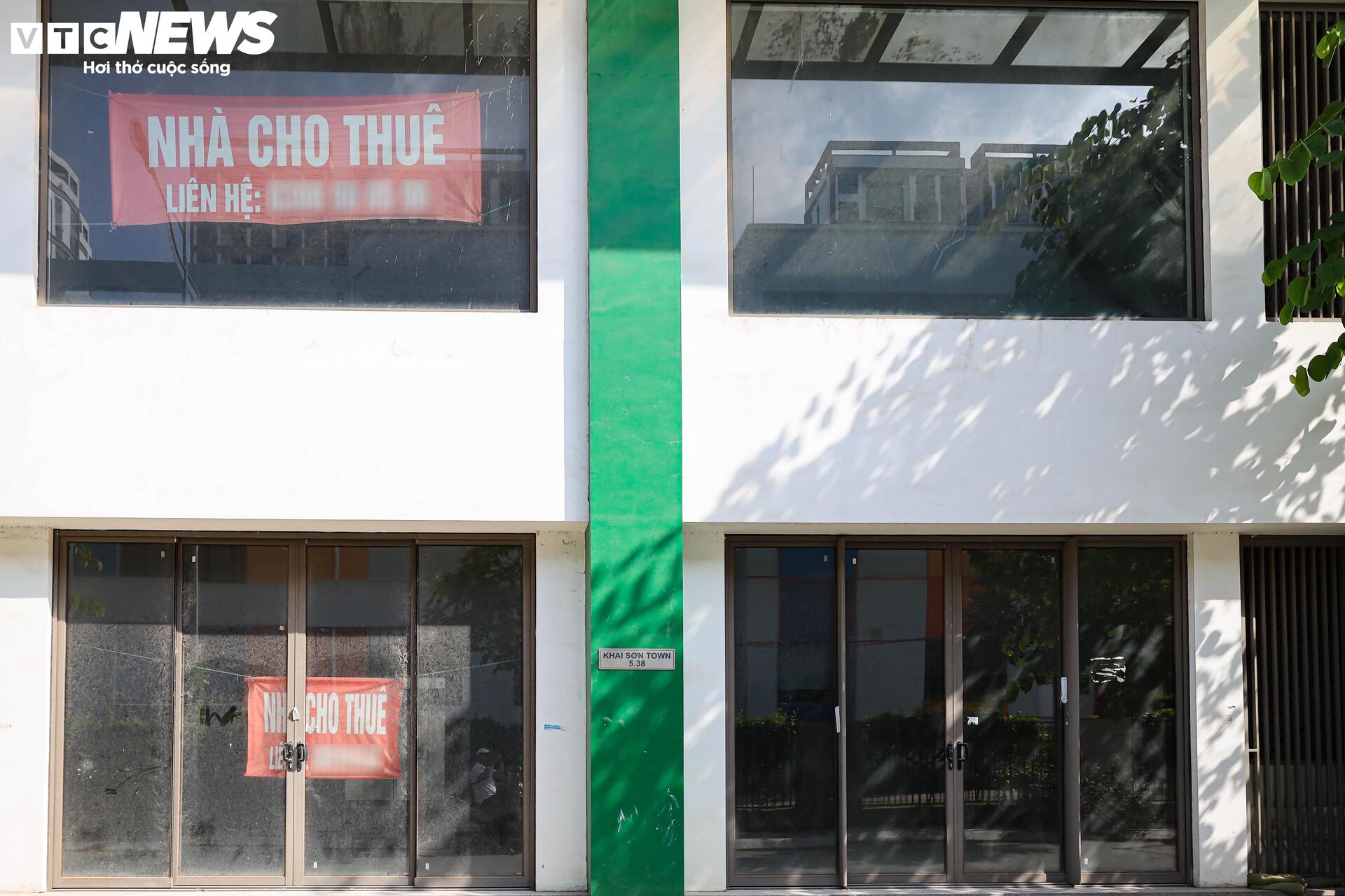 Shophouse giá chục tỷ đóng cửa im ỉm, hóa 'phố không người' trên đất vàng Hà Nội- Ảnh 15. Shophouse giá chục tỷ đóng cửa im ỉm, hóa 'phố không người' trên đất vàng Hà Nội- Ảnh 15.