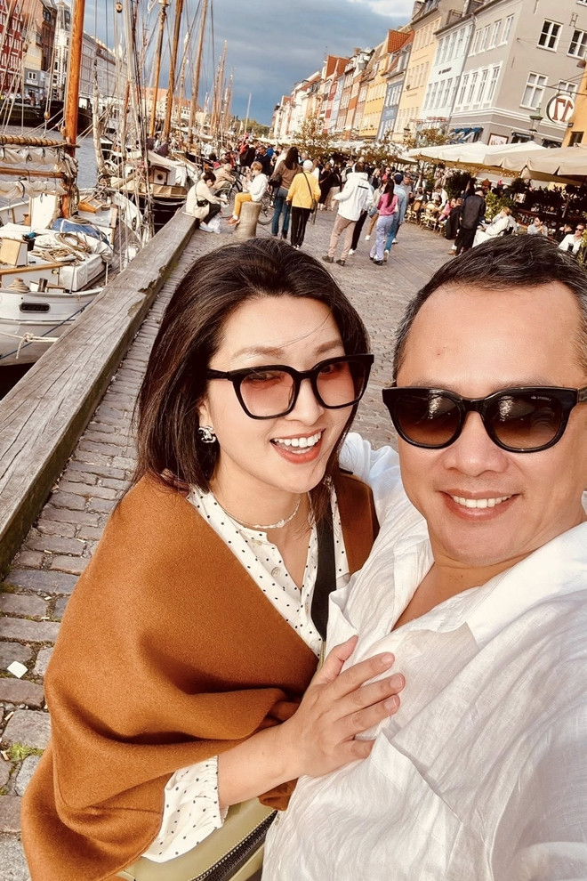 Chồng 2 của ca sĩ Nguyễn Hồng Nhung là ai?- Ảnh 1. Chồng 2 của ca sĩ Nguyễn Hồng Nhung là ai?- Ảnh 1.