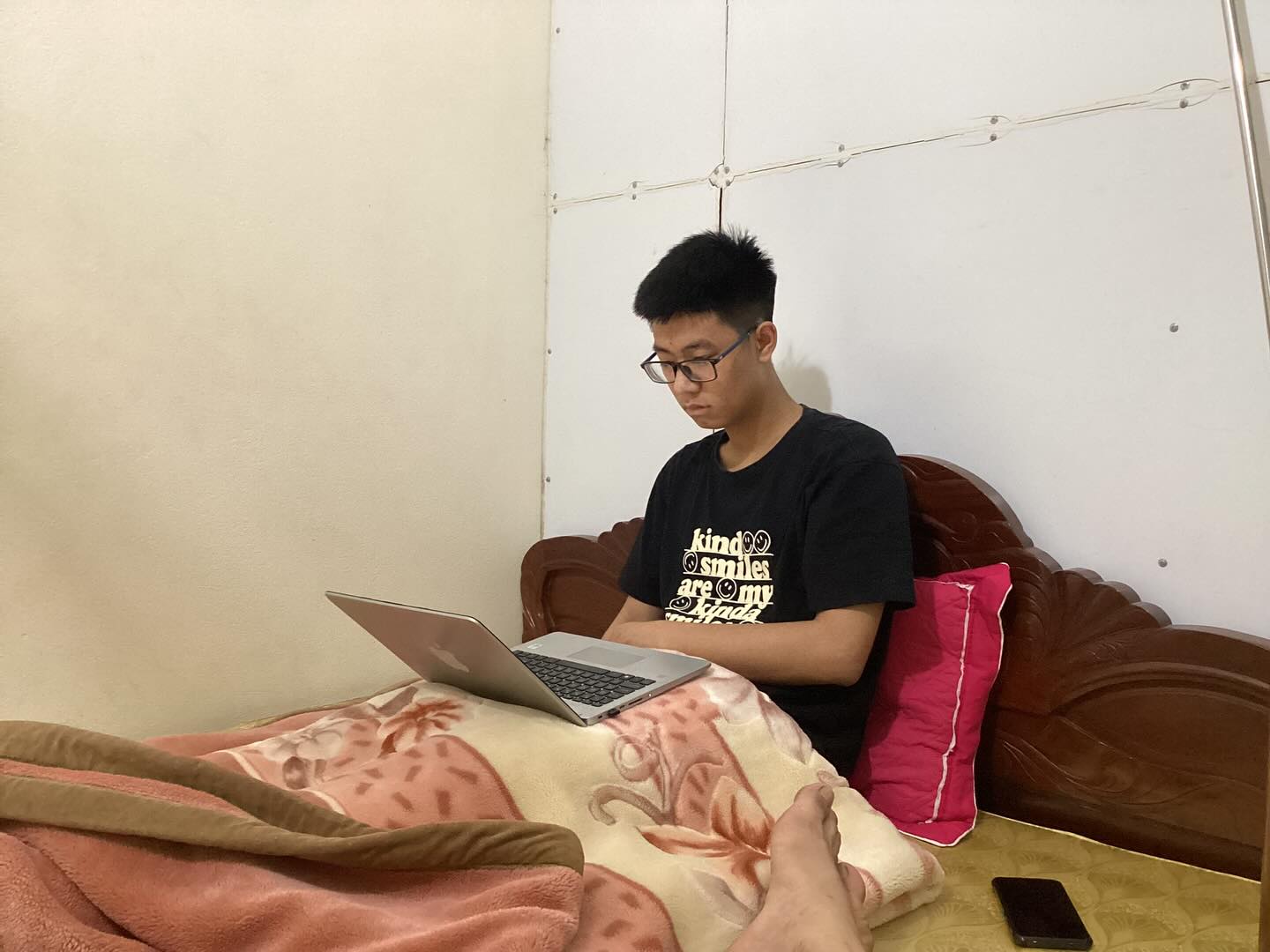 Bị mất thị lực sau tai nạn, chàng trai bỏ dở việc học Y Đa khoa: "Muốn ôm cậu 1 cái"- Ảnh 2.