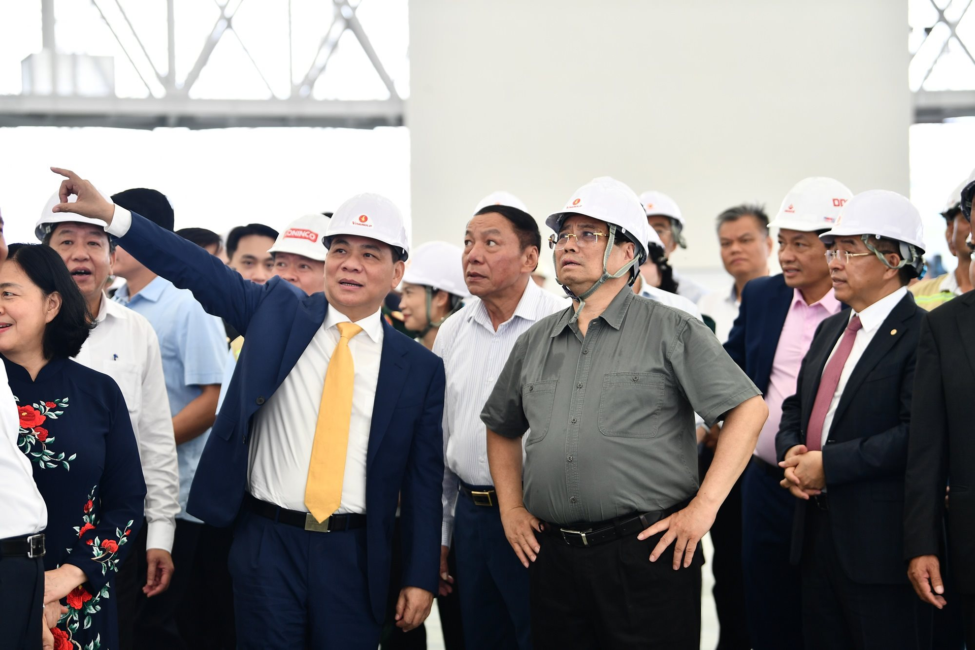 Dự án 7.000 tỷ do Vingroup của tỷ phú Phạm Nhật Vượng xây về đích sớm 1 năm, 3.000 người Việt tạo kỳ tích lớn, sắp hé lộ thành tựu 80 năm kinh tế Việt Nam- Ảnh 2. Dự án 7.000 tỷ do Vingroup của tỷ phú Phạm Nhật Vượng xây về đích sớm 1 năm, 3.000 người Việt tạo kỳ tích lớn, sắp hé lộ thành tựu 80 năm kinh tế Việt Nam- Ảnh 2.