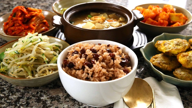 Cơm nấu kiểu này giàu protein ngang ăn 100g thịt bò, chuyên gia Mỹ hết lời khen: Rất dễ thực hiện- Ảnh 3. Cơm nấu kiểu này giàu protein ngang ăn 100g thịt bò, chuyên gia Mỹ hết lời khen: Rất dễ thực hiện- Ảnh 3.