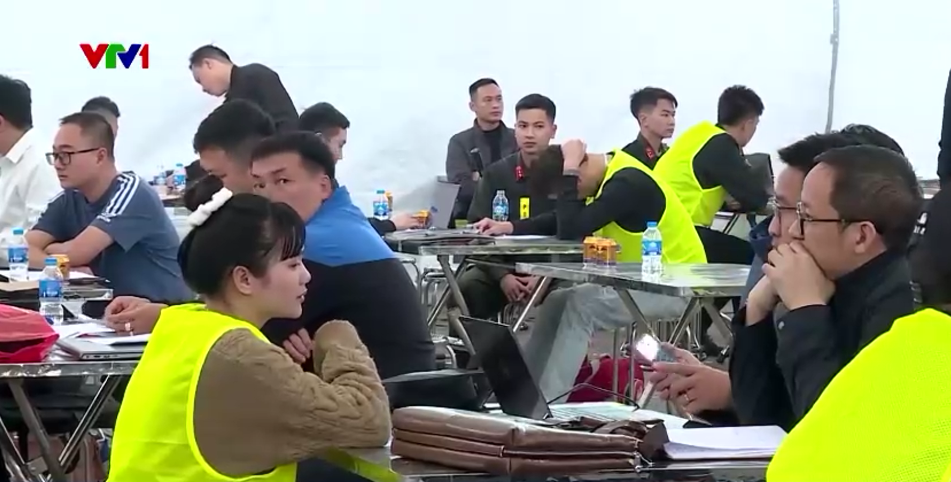 Chiêu mới, bẫy cũ: Mạo danh cán bộ sau sáp nhập phường để chiếm đoạt tài khoản- Ảnh 3. Chiêu mới, bẫy cũ: Mạo danh cán bộ sau sáp nhập phường để chiếm đoạt tài khoản- Ảnh 3.