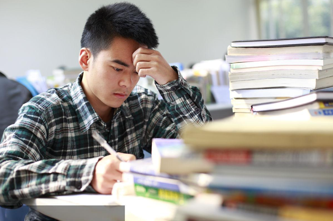 Nam sinh nhận được giấy báo đỗ đại học, sau 1 tháng nhập học thì nghe nhà trường thông báo: "Em đến nhầm nơi rồi, chúng tôi chưa từng nhận em"- Ảnh 1. Nam sinh nhận được giấy báo đỗ đại học, sau 1 tháng nhập học thì nghe nhà trường thông báo: "Em đến nhầm nơi rồi, chúng tôi chưa từng nhận em"- Ảnh 1.