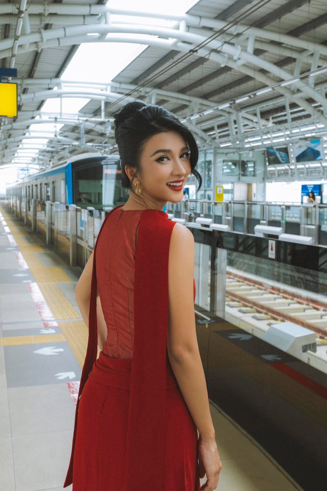 Nữ diễn viên được khen đẹp nhất Việt Nam khiến gần 2 triệu người không tin tuổi thật- Ảnh 20. Nữ diễn viên được khen đẹp nhất Việt Nam khiến gần 2 triệu người không tin tuổi thật- Ảnh 20.