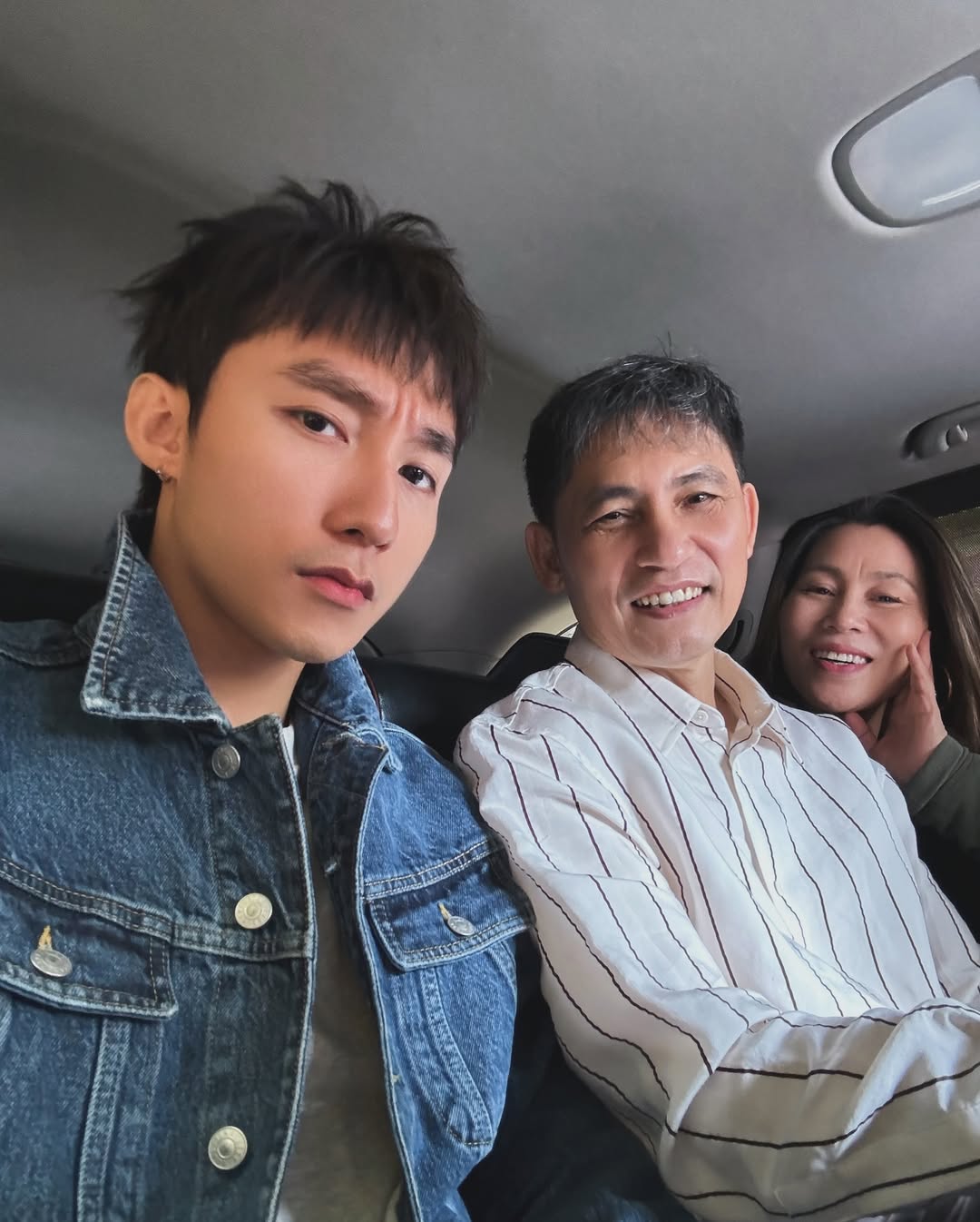 Sơn Tùng "trượt tay" để lộ hình ảnh trong điện thoại khiến "cõi mạng" dậy sóng?- Ảnh 2. Sơn Tùng "trượt tay" để lộ hình ảnh trong điện thoại khiến "cõi mạng" dậy sóng?- Ảnh 2.