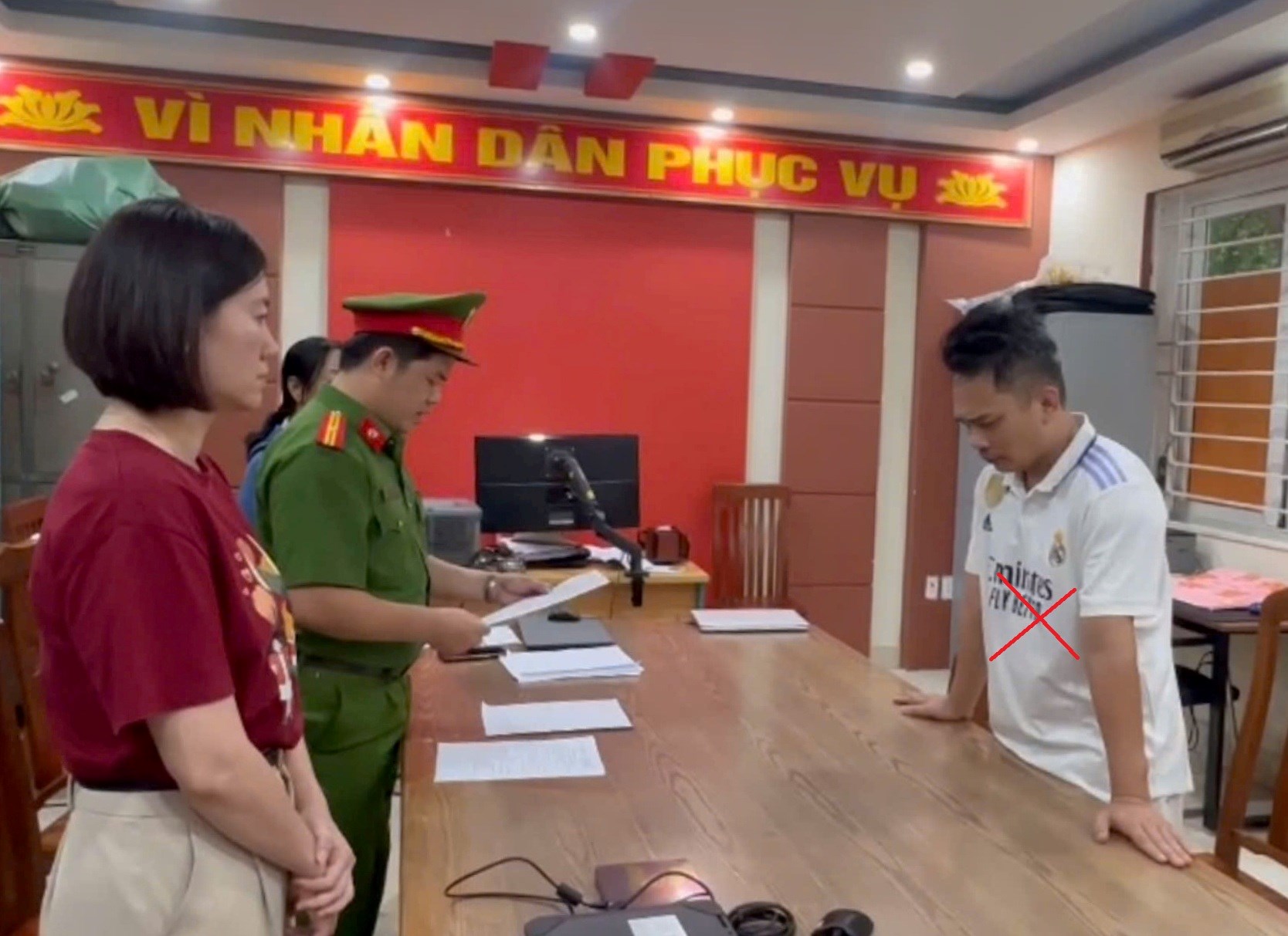 Thông tin mới nhất vụ giang hồ Tiến “bịp” bị bắt giữ- Ảnh 1. Thông tin mới nhất vụ giang hồ Tiến “bịp” bị bắt giữ- Ảnh 1.