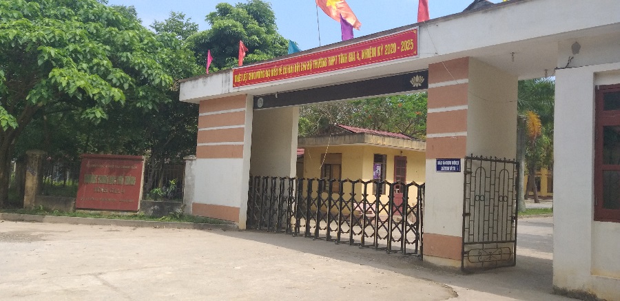Gian lận thi lớp 10 ở Thanh Hóa: Từ bài thi điểm cao bất thường, lộ bí mật của 1 hiệu trưởng và 5 giáo viên- Ảnh 1. Gian lận thi lớp 10 ở Thanh Hóa: Từ bài thi điểm cao bất thường, lộ bí mật của 1 hiệu trưởng và 5 giáo viên- Ảnh 1.