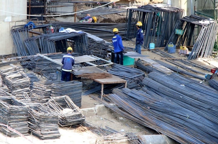 Giá vật liệu xây dựng tăng cao ngất, người dân, doanh nghiệp lo 'méo mặt'- Ảnh 2. Giá vật liệu xây dựng tăng cao ngất, người dân, doanh nghiệp lo 'méo mặt'- Ảnh 2.