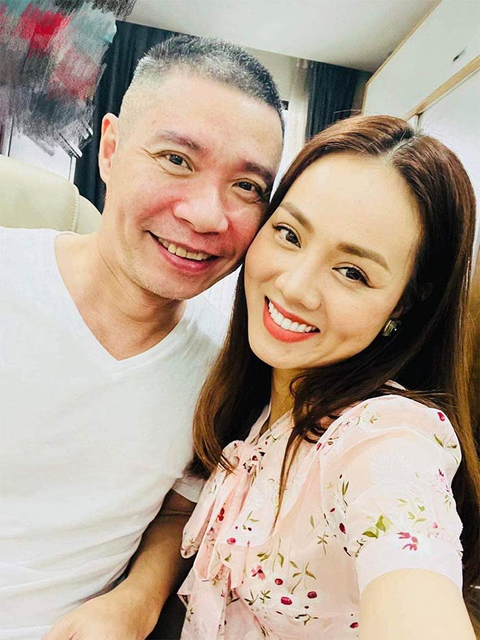 Nam NSND xin từ chức Phó Giám đốc Nhà hát kịch Hà Nội: 52 tuổi được vợ 3 chăm như em bé, hay dỗi- Ảnh 4. Nam NSND xin từ chức Phó Giám đốc Nhà hát kịch Hà Nội: 52 tuổi được vợ 3 chăm như em bé, hay dỗi- Ảnh 4.