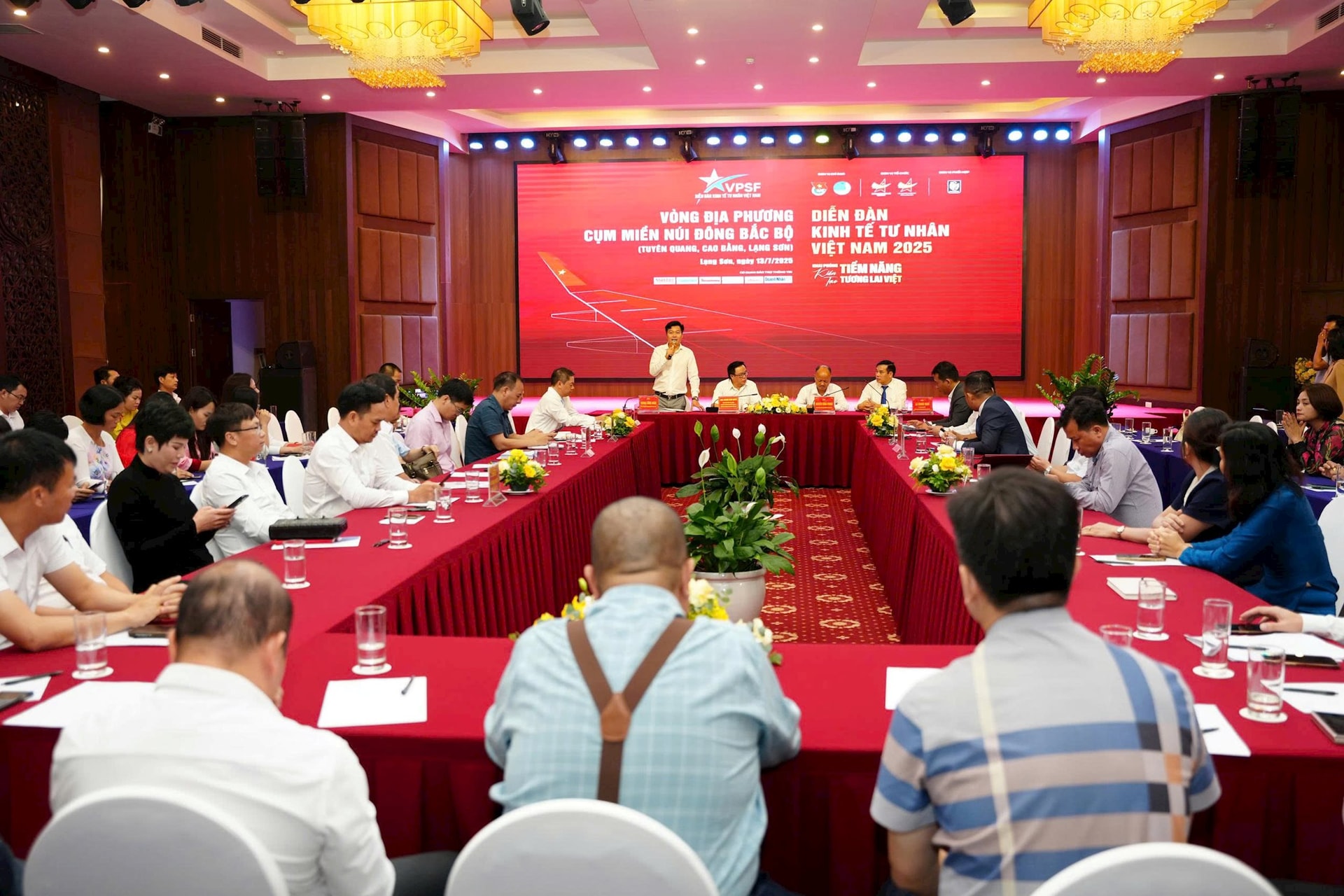 Doanh nghiệp tư nhân miền núi Đông Bắc chỉ ra loạt 'điểm nghẽn' cản đường: Thiếu 'đầu tàu' dẫn dắt, cạnh tranh khốc liệt trên sân nhà- Ảnh 1. Doanh nghiệp tư nhân miền núi Đông Bắc chỉ ra loạt 'điểm nghẽn' cản đường: Thiếu 'đầu tàu' dẫn dắt, cạnh tranh khốc liệt trên sân nhà- Ảnh 1.