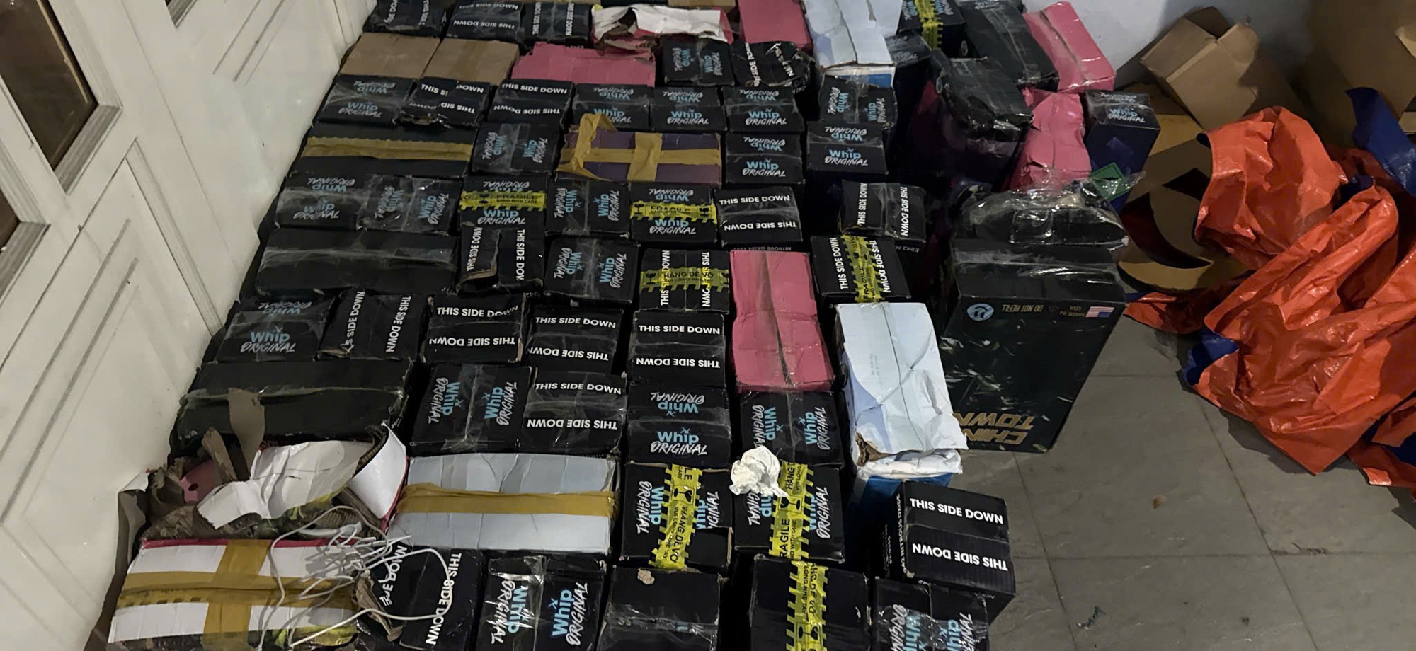 Bên trong vũ trường thu lợi trăm tỉ vừa bị Công an TP HCM triệt phá- Ảnh 1. Bên trong vũ trường thu lợi trăm tỉ vừa bị Công an TP HCM triệt phá- Ảnh 1.