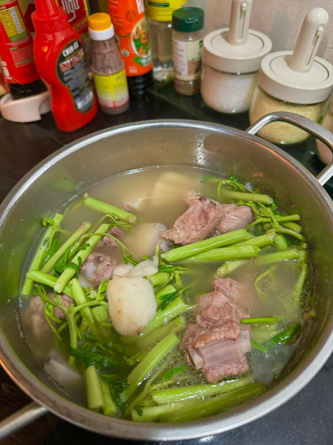 Loại rau 10.000 đồng/bó nhưng chỉ nhặt được 1 "nhúm": Ở nước ngoài có tiền cũng chưa chắc mua được!- Ảnh 1. Loại rau 10.000 đồng/bó nhưng chỉ nhặt được 1 "nhúm": Ở nước ngoài có tiền cũng chưa chắc mua được!- Ảnh 1.