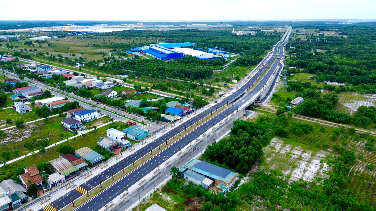 Cận cảnh tuyến đường hơn 750 tỷ đồng thi công ì ạch 13 năm- Ảnh 1. Cận cảnh tuyến đường hơn 750 tỷ đồng thi công ì ạch 13 năm- Ảnh 1.