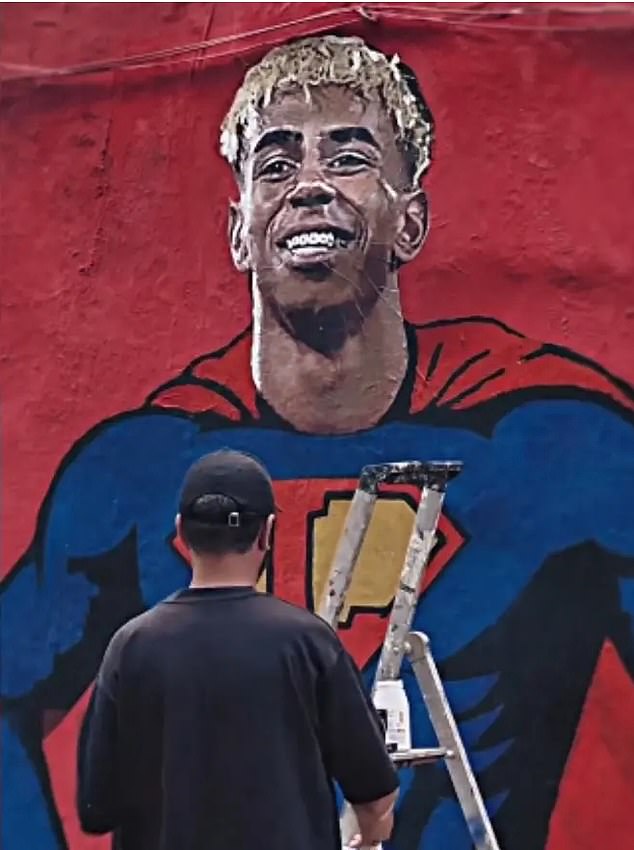 Lamine Yamal vung tiền mừng sinh nhật tuổi 18: Tiệc du thuyền ngày đêm, khoe kim cương chục tỷ, Barcelona lo 