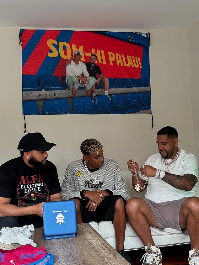 Lamine Yamal vung tiền mừng sinh nhật tuổi 18: Tiệc du thuyền ngày đêm, khoe kim cương chục tỷ, Barcelona lo 