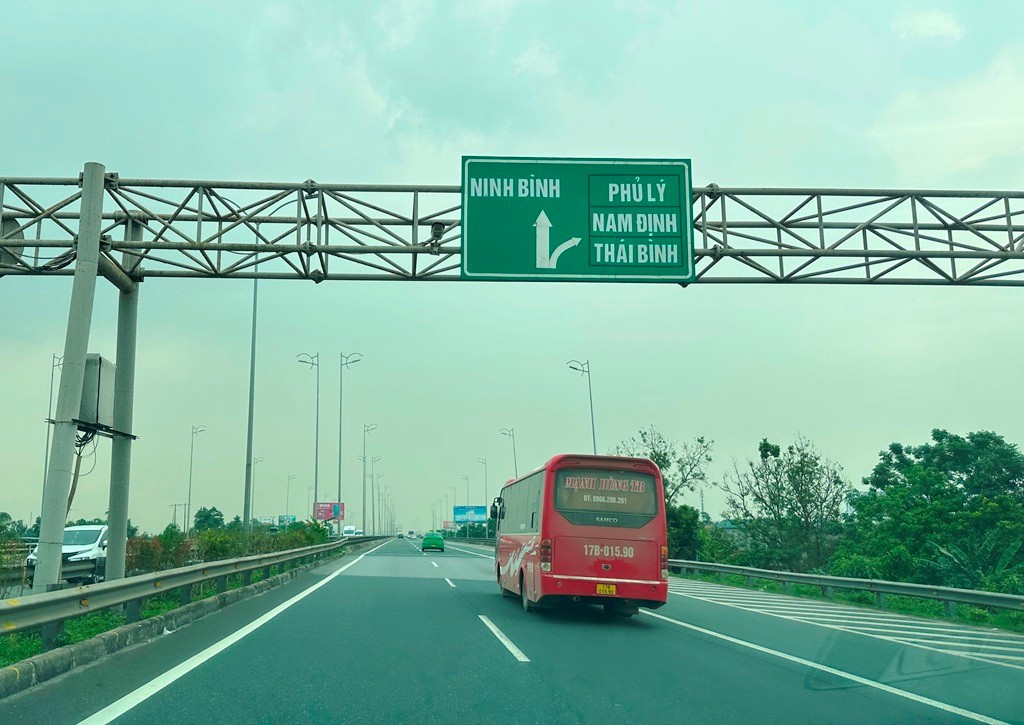 Cao tốc Bắc Nam có nhiều biển báo chỉ đến địa danh không còn tồn tại- Ảnh 2. Cao tốc Bắc Nam có nhiều biển báo chỉ đến địa danh không còn tồn tại- Ảnh 2.