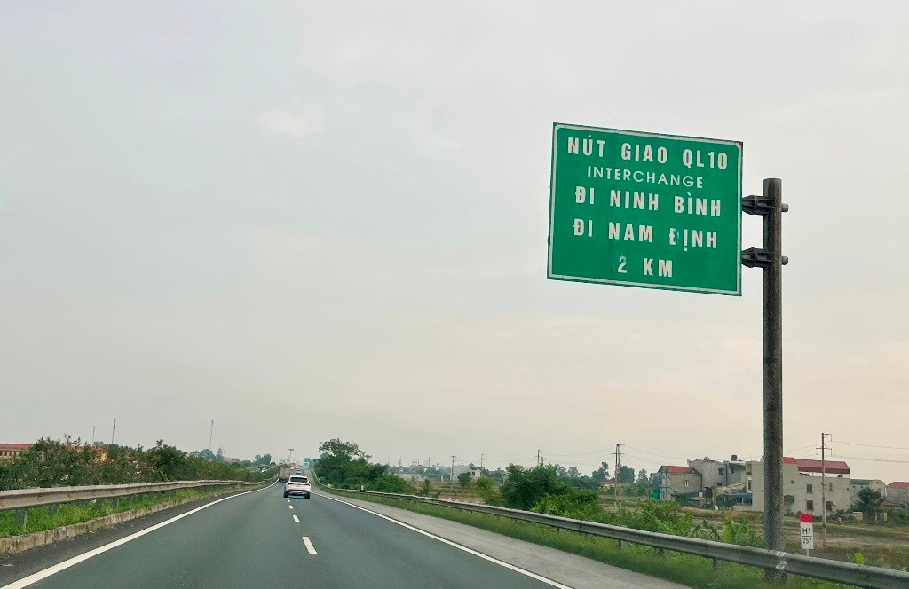 Cao tốc Bắc Nam có nhiều biển báo chỉ đến địa danh không còn tồn tại- Ảnh 5. Cao tốc Bắc Nam có nhiều biển báo chỉ đến địa danh không còn tồn tại- Ảnh 5.