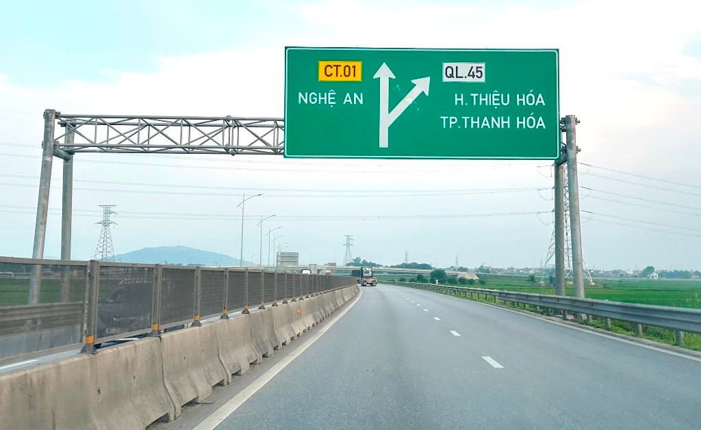 Cao tốc Bắc Nam có nhiều biển báo chỉ đến địa danh không còn tồn tại- Ảnh 6. Cao tốc Bắc Nam có nhiều biển báo chỉ đến địa danh không còn tồn tại- Ảnh 6.