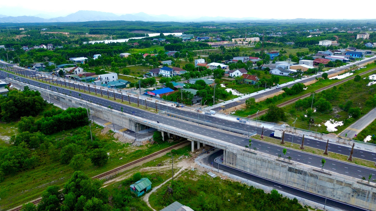 Cận cảnh tuyến đường hơn 750 tỷ đồng thi công ì ạch 13 năm- Ảnh 9. Cận cảnh tuyến đường hơn 750 tỷ đồng thi công ì ạch 13 năm- Ảnh 9.