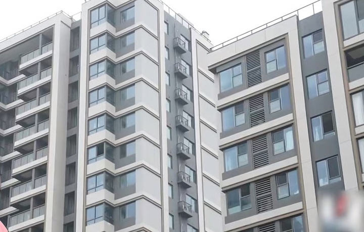 Bà lão U70 chi 7,2 tỷ đồng mua đồ online, thuê thêm một căn hộ trữ hàng chưa mở- Ảnh 2. Bà lão U70 chi 7,2 tỷ đồng mua đồ online, thuê thêm một căn hộ trữ hàng chưa mở- Ảnh 2.