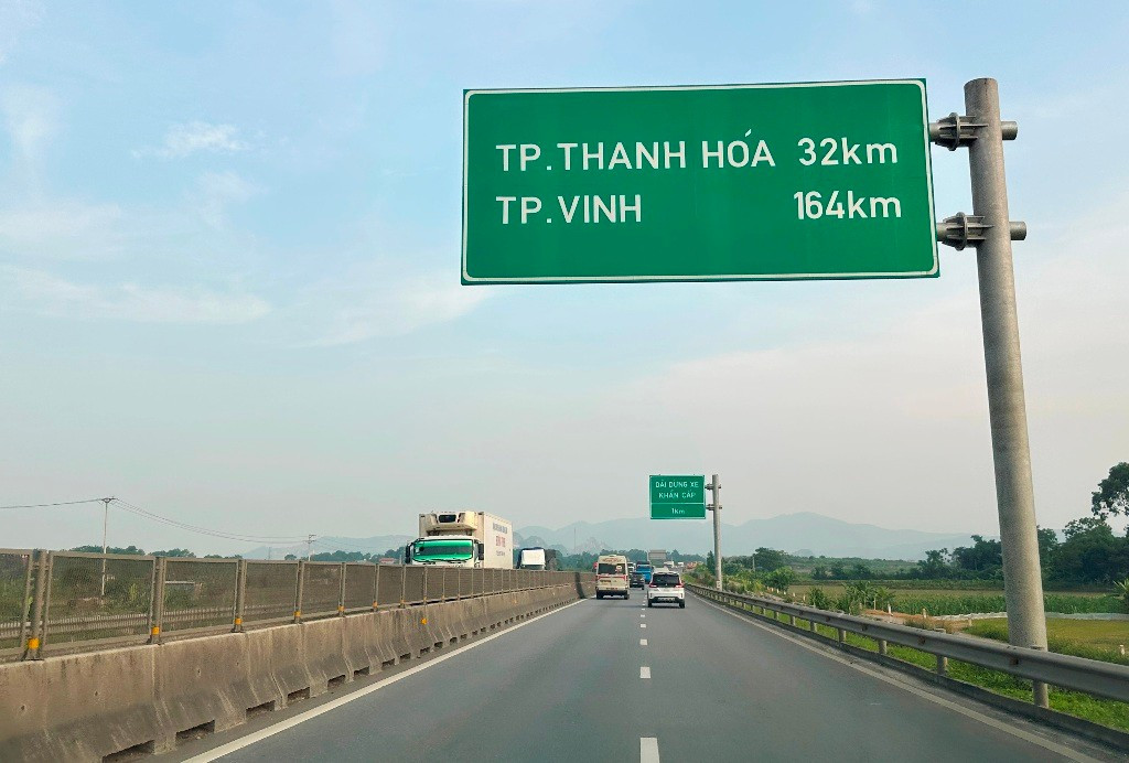 Cao tốc Bắc Nam có nhiều biển báo chỉ đến địa danh không còn tồn tại- Ảnh 7. Cao tốc Bắc Nam có nhiều biển báo chỉ đến địa danh không còn tồn tại- Ảnh 7.