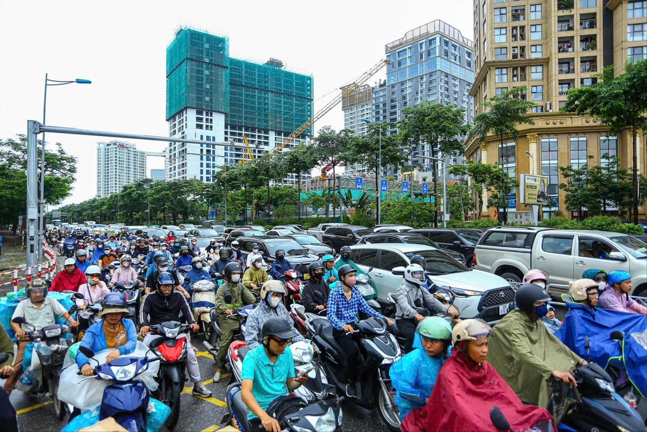 Phân làn xe máy, ô tô có theo vết xe đổ?- Ảnh 1. Phân làn xe máy, ô tô có theo vết xe đổ?- Ảnh 1.