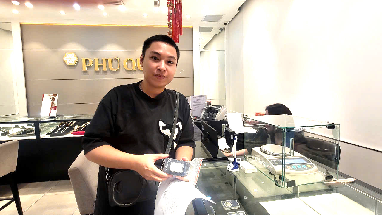 Bạc thỏi và bạc miếng "sốt giá", xuất hiện nhiều nhà đầu tư mới- Ảnh 1. Bạc thỏi và bạc miếng "sốt giá", xuất hiện nhiều nhà đầu tư mới- Ảnh 1.