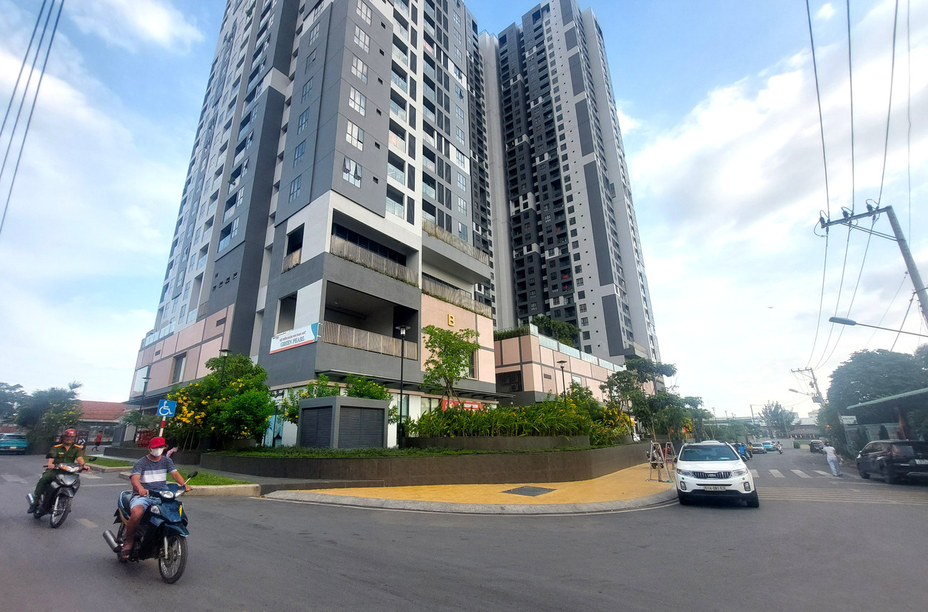 TPHCM: Dự án thương mại 'cháy hàng', nhà ở xã hội vượt tầm tay- Ảnh 1. TPHCM: Dự án thương mại 'cháy hàng', nhà ở xã hội vượt tầm tay- Ảnh 1.