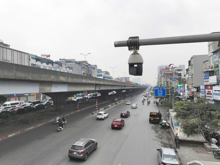 Camera AI ở Hà Nội có thể điều khiển giao thông, CSGT không phải ra đường- Ảnh 1. Camera AI ở Hà Nội có thể điều khiển giao thông, CSGT không phải ra đường- Ảnh 1.