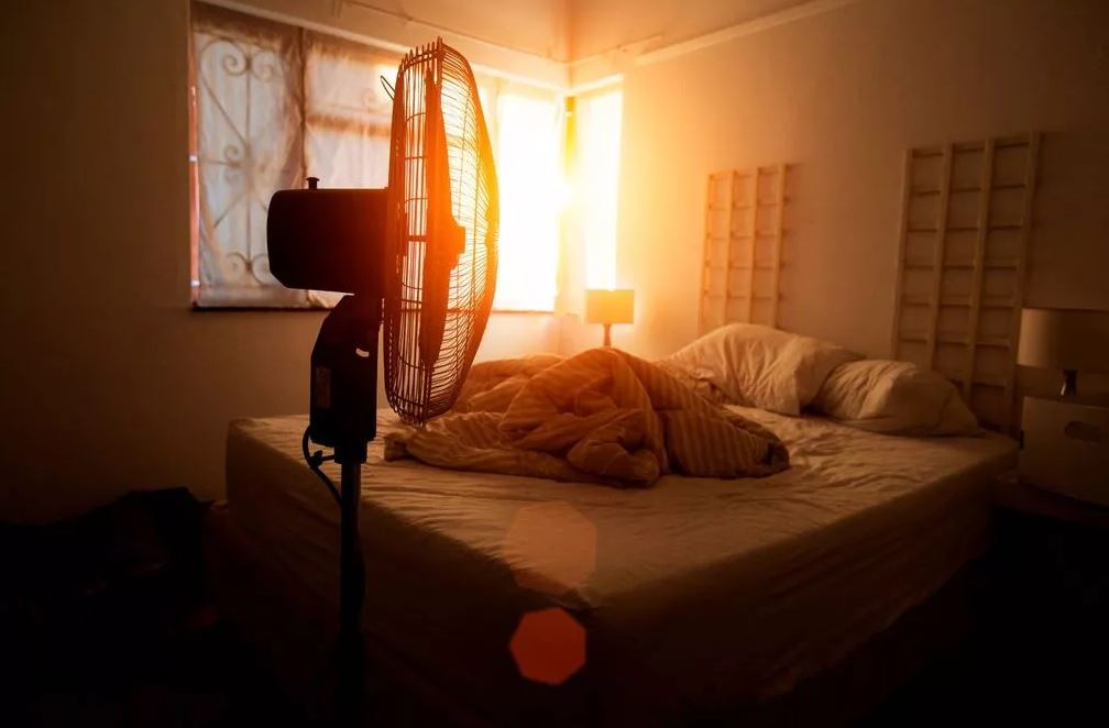 Sau 28 năm cuộc đời, giờ tôi mới biết dùng quạt đúng cách: Phòng tôi mát nhất từ trước đến nay- Ảnh 1. Sau 28 năm cuộc đời, giờ tôi mới biết dùng quạt đúng cách: Phòng tôi mát nhất từ trước đến nay- Ảnh 1.