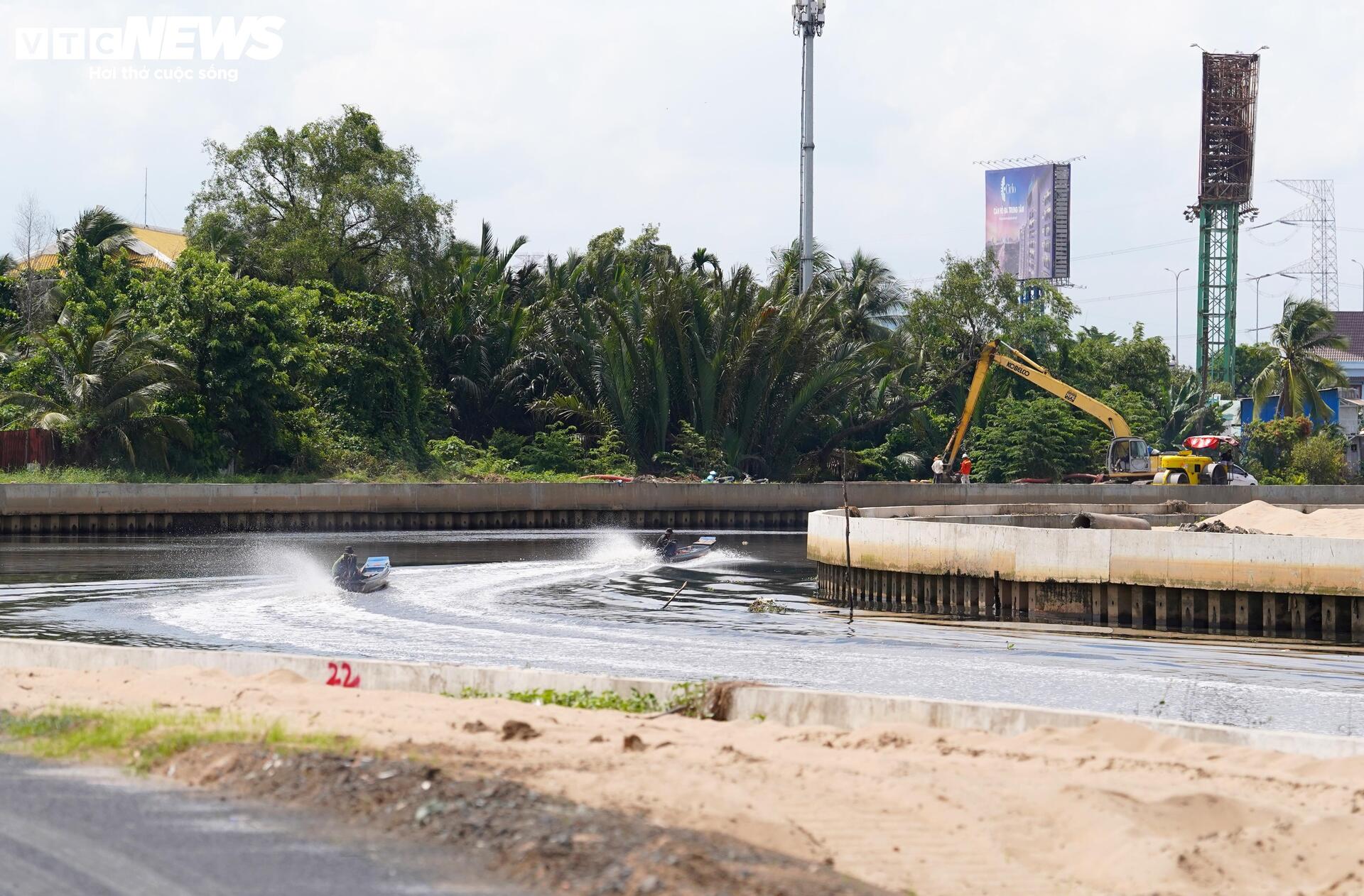 Dự án cải tạo kênh dài nhất TP.HCM: Công trường vắng lặng, nhiều gói thầu ì ạch- Ảnh 4. Dự án cải tạo kênh dài nhất TP.HCM: Công trường vắng lặng, nhiều gói thầu ì ạch- Ảnh 4.