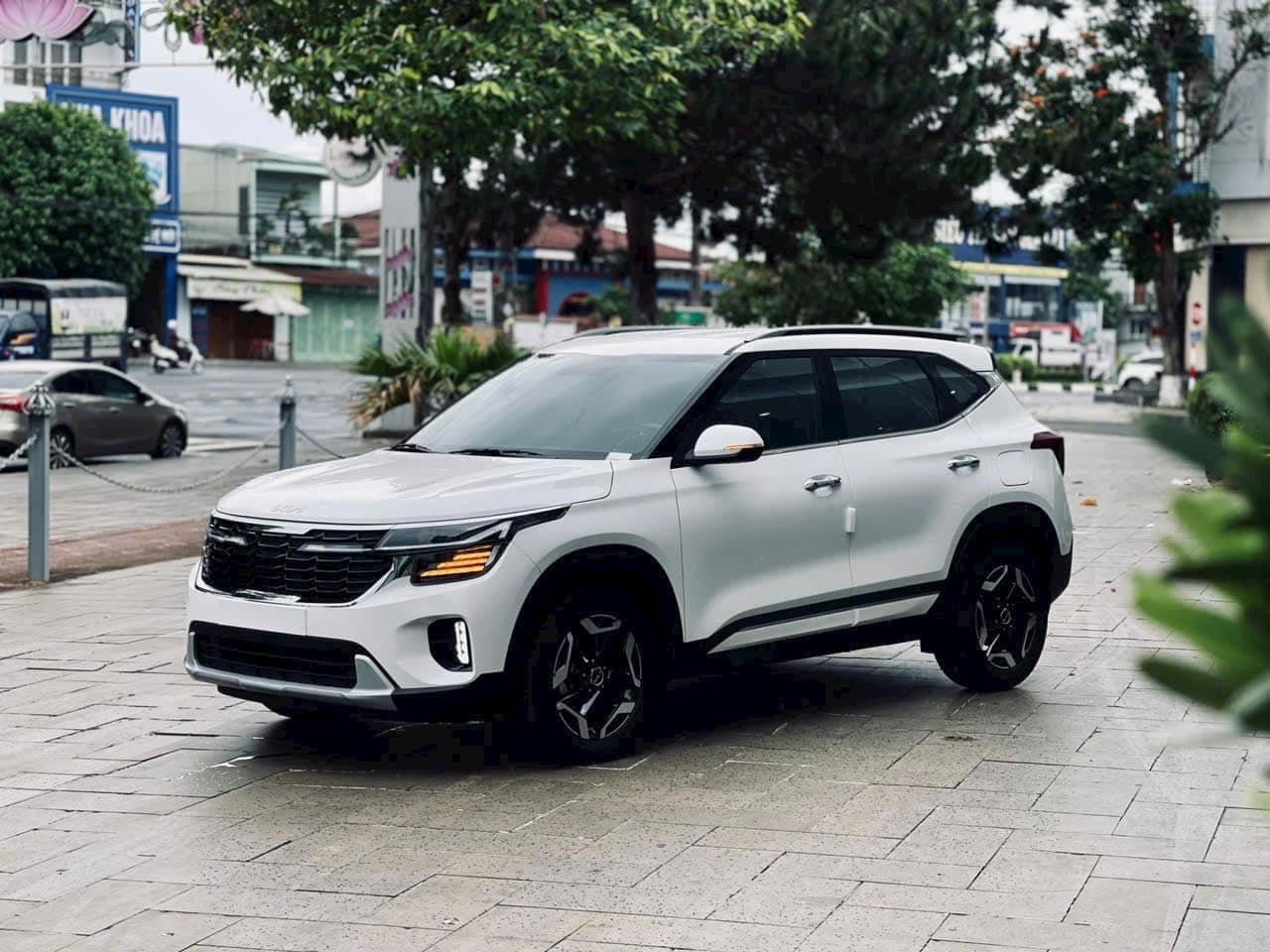 Kia Seltos giảm giá tới 55 triệu đồng tại Việt Nam: Bản 'base' thực tế còn 569 triệu, đua lập sàn giá phân khúc với Xforce, Creta- Ảnh 1. Kia Seltos giảm giá tới 55 triệu đồng tại Việt Nam: Bản 'base' thực tế còn 569 triệu, đua lập sàn giá phân khúc với Xforce, Creta- Ảnh 1.