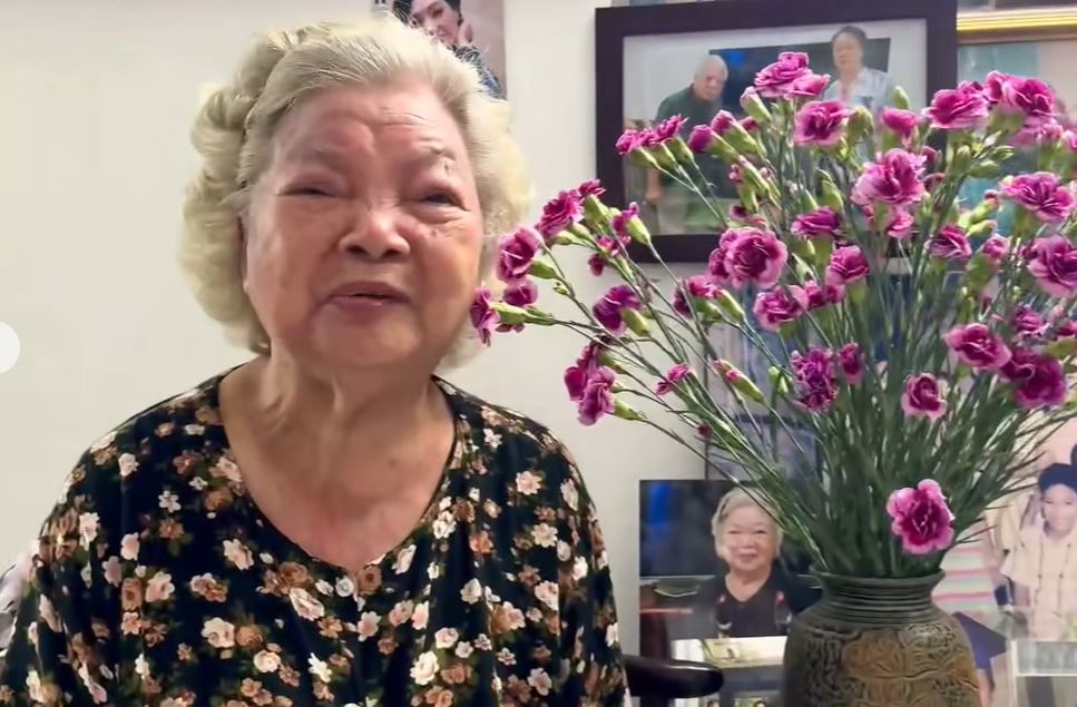 Nữ NSND nổi tiếng cả nước được mẹ U90 là NSƯT chúc mừng tuổi mới- Ảnh 2. Nữ NSND nổi tiếng cả nước được mẹ U90 là NSƯT chúc mừng tuổi mới- Ảnh 2.