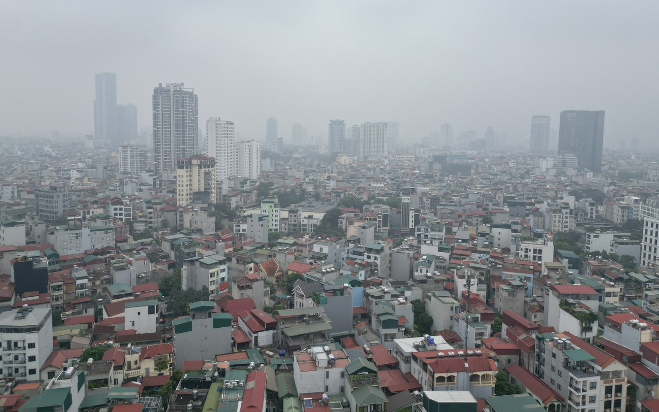 Bầu trời Hà Nội mù mịt trong ngày ô nhiễm không khí đứng thứ 2 thế giới- Ảnh 1. Bầu trời Hà Nội mù mịt trong ngày ô nhiễm không khí đứng thứ 2 thế giới- Ảnh 1.