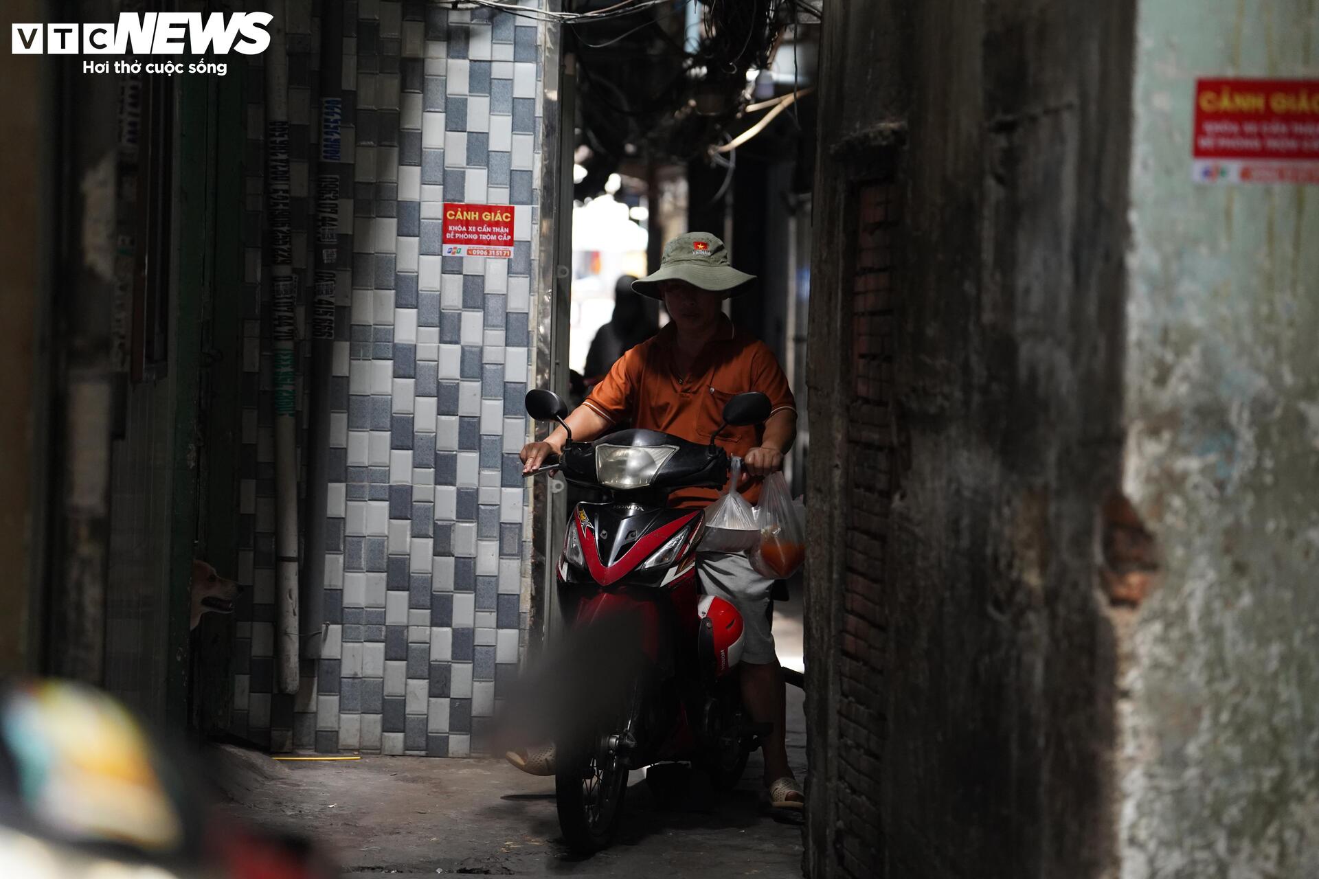 Cận cảnh khu phố siêu nhỏ, bít bùng không lối thoát ở trung tâm TP.HCM- Ảnh 16. Cận cảnh khu phố siêu nhỏ, bít bùng không lối thoát ở trung tâm TP.HCM- Ảnh 16.
