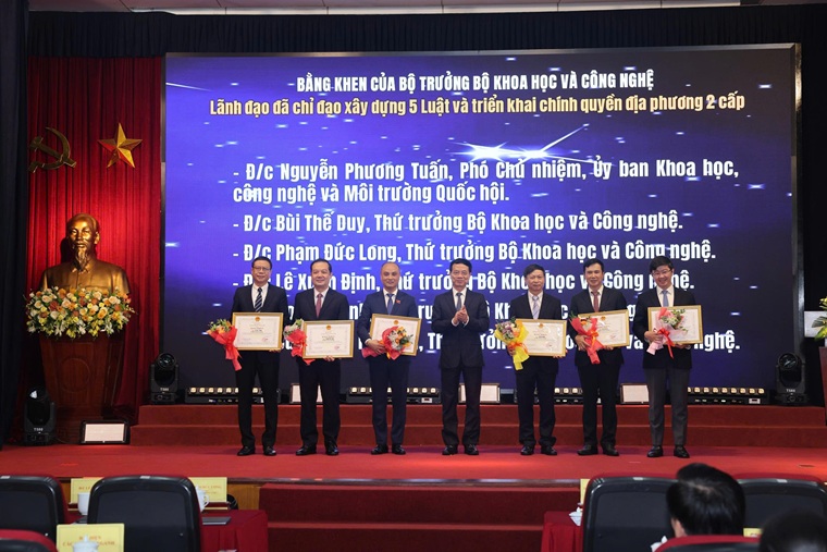 Bộ trưởng Nguyễn Mạnh Hùng: "Bây giờ là lúc chúng ta hãy làm, làm thật nhiều"- Ảnh 2. Bộ trưởng Nguyễn Mạnh Hùng: "Bây giờ là lúc chúng ta hãy làm, làm thật nhiều"- Ảnh 2.