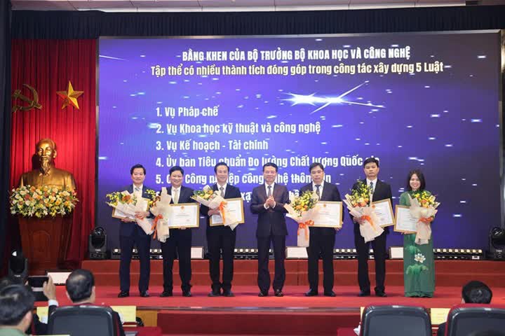 Bộ trưởng Nguyễn Mạnh Hùng: "Bây giờ là lúc chúng ta hãy làm, làm thật nhiều"- Ảnh 3. Bộ trưởng Nguyễn Mạnh Hùng: "Bây giờ là lúc chúng ta hãy làm, làm thật nhiều"- Ảnh 3.