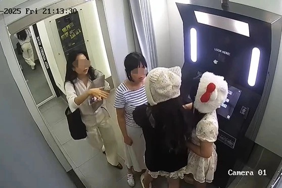 Vụ khách Hàn bị tố lao vào túm tóc đánh nhau trong tiệm photobooth ở Hà Nội: Công an vào cuộc xác minh- Ảnh 1. Vụ khách Hàn bị tố lao vào túm tóc đánh nhau trong tiệm photobooth ở Hà Nội: Công an vào cuộc xác minh- Ảnh 1.