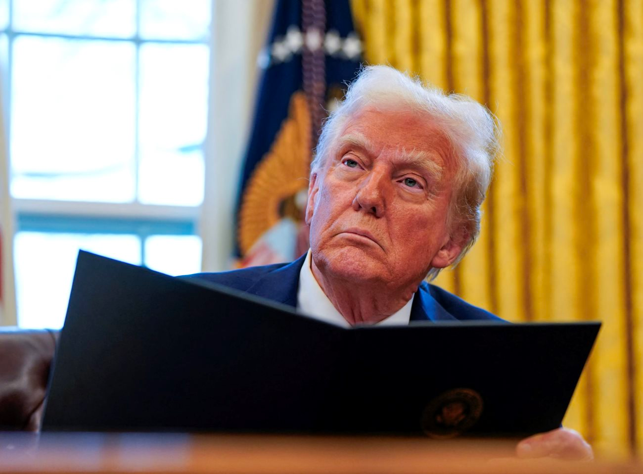 Tổng thống Trump tuyên bố sẽ áp thuế 100% với toàn bộ 'bạn hàng' của Nga, nếu không đạt được thoả thuận ngừng bắn ở Ukraine- Ảnh 1. Tổng thống Trump tuyên bố sẽ áp thuế 100% với toàn bộ 'bạn hàng' của Nga, nếu không đạt được thoả thuận ngừng bắn ở Ukraine- Ảnh 1.