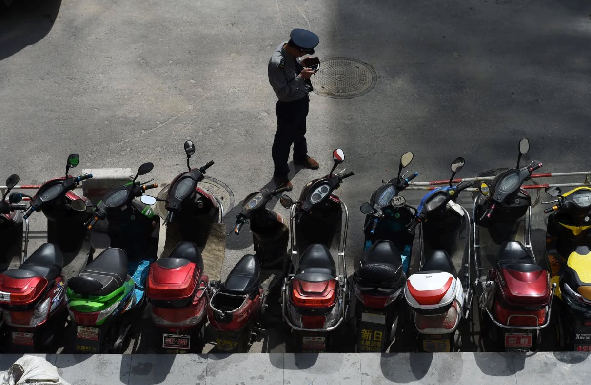 'Phủ kín' đường phố bằng xe máy điện từ cách đây hàng chục năm, Trung Quốc đi trước thế giới bằng chiến lược 'điện hóa toàn dân'- Ảnh 2. 'Phủ kín' đường phố bằng xe máy điện từ cách đây hàng chục năm, Trung Quốc đi trước thế giới bằng chiến lược 'điện hóa toàn dân'- Ảnh 2.