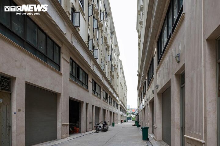 Shophouse hết thời 'đẻ trứng vàng', nhà đầu tư bán cắt lỗ vẫn ế người mua- Ảnh 2. Shophouse hết thời 'đẻ trứng vàng', nhà đầu tư bán cắt lỗ vẫn ế người mua- Ảnh 2.
