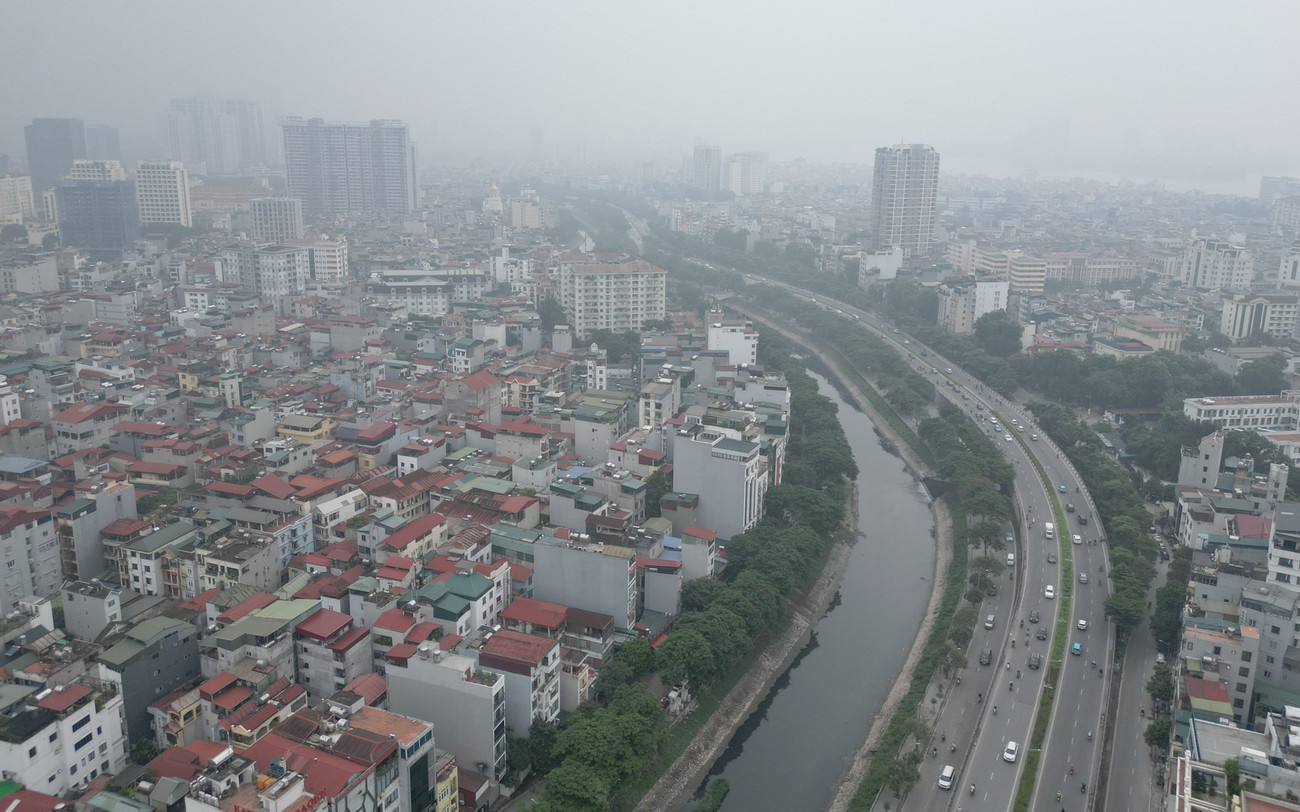 Bầu trời Hà Nội mù mịt trong ngày ô nhiễm không khí đứng thứ 2 thế giới- Ảnh 8. Bầu trời Hà Nội mù mịt trong ngày ô nhiễm không khí đứng thứ 2 thế giới- Ảnh 8.