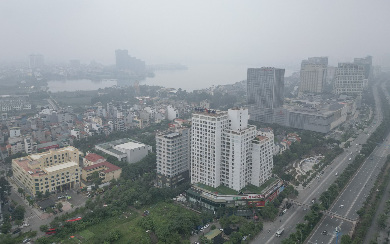 Bầu trời Hà Nội mù mịt trong ngày ô nhiễm không khí đứng thứ 2 thế giới- Ảnh 10. Bầu trời Hà Nội mù mịt trong ngày ô nhiễm không khí đứng thứ 2 thế giới- Ảnh 10.