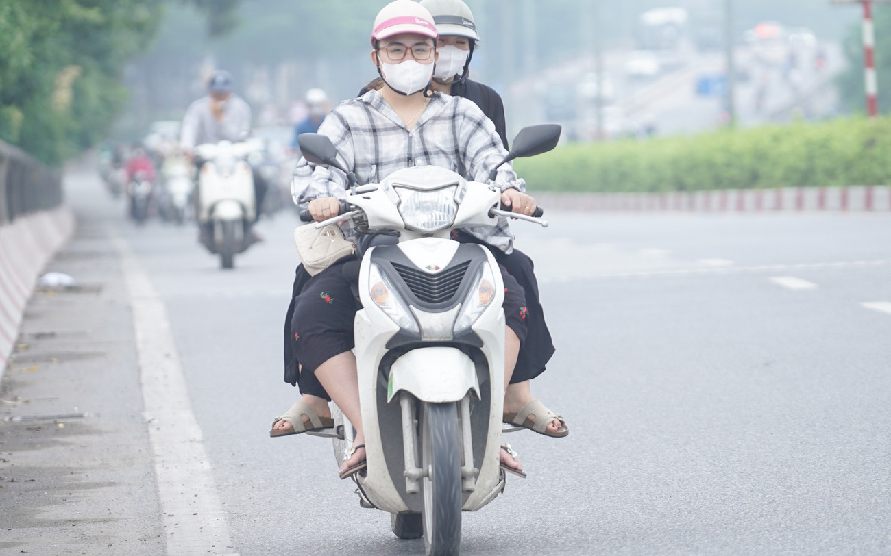 Bầu trời Hà Nội mù mịt trong ngày ô nhiễm không khí đứng thứ 2 thế giới- Ảnh 7. Bầu trời Hà Nội mù mịt trong ngày ô nhiễm không khí đứng thứ 2 thế giới- Ảnh 7.