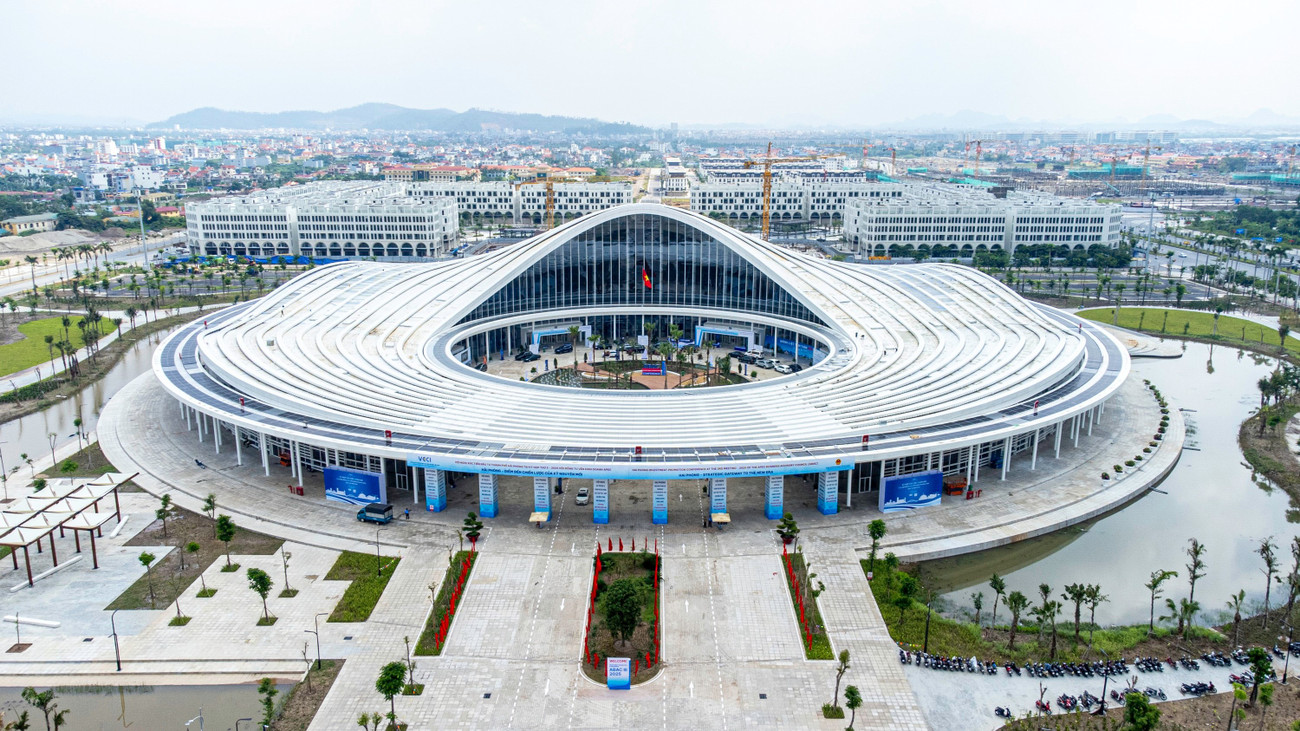 Nhìn gần trung tâm hội nghị hình giọt nước đón các doanh nghiệp xúc tiến đầu tư- Ảnh 1. Nhìn gần trung tâm hội nghị hình giọt nước đón các doanh nghiệp xúc tiến đầu tư- Ảnh 1.