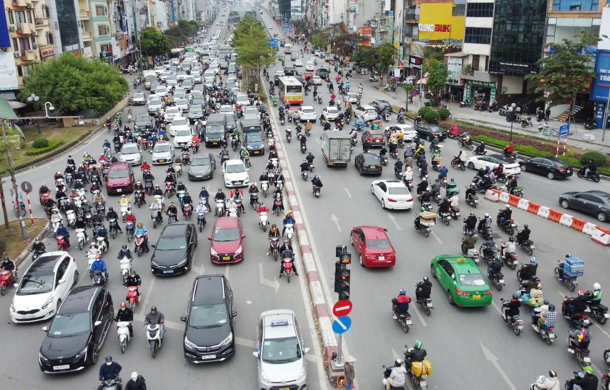 Hà Nội dừng thí điểm 'vùng phát thải thấp' để chuyển sang cấm xe máy xăng trong Vành đai 1- Ảnh 1. Hà Nội dừng thí điểm 'vùng phát thải thấp' để chuyển sang cấm xe máy xăng trong Vành đai 1- Ảnh 1.