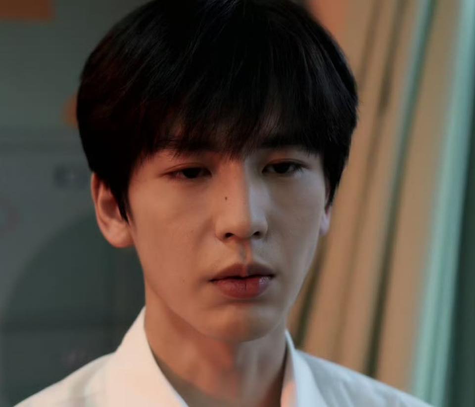 Chẳng ai đóng vai học sinh mà già như mỹ nam này, nhìn như cá biệt 10 năm chưa ra nổi trường- Ảnh 2.